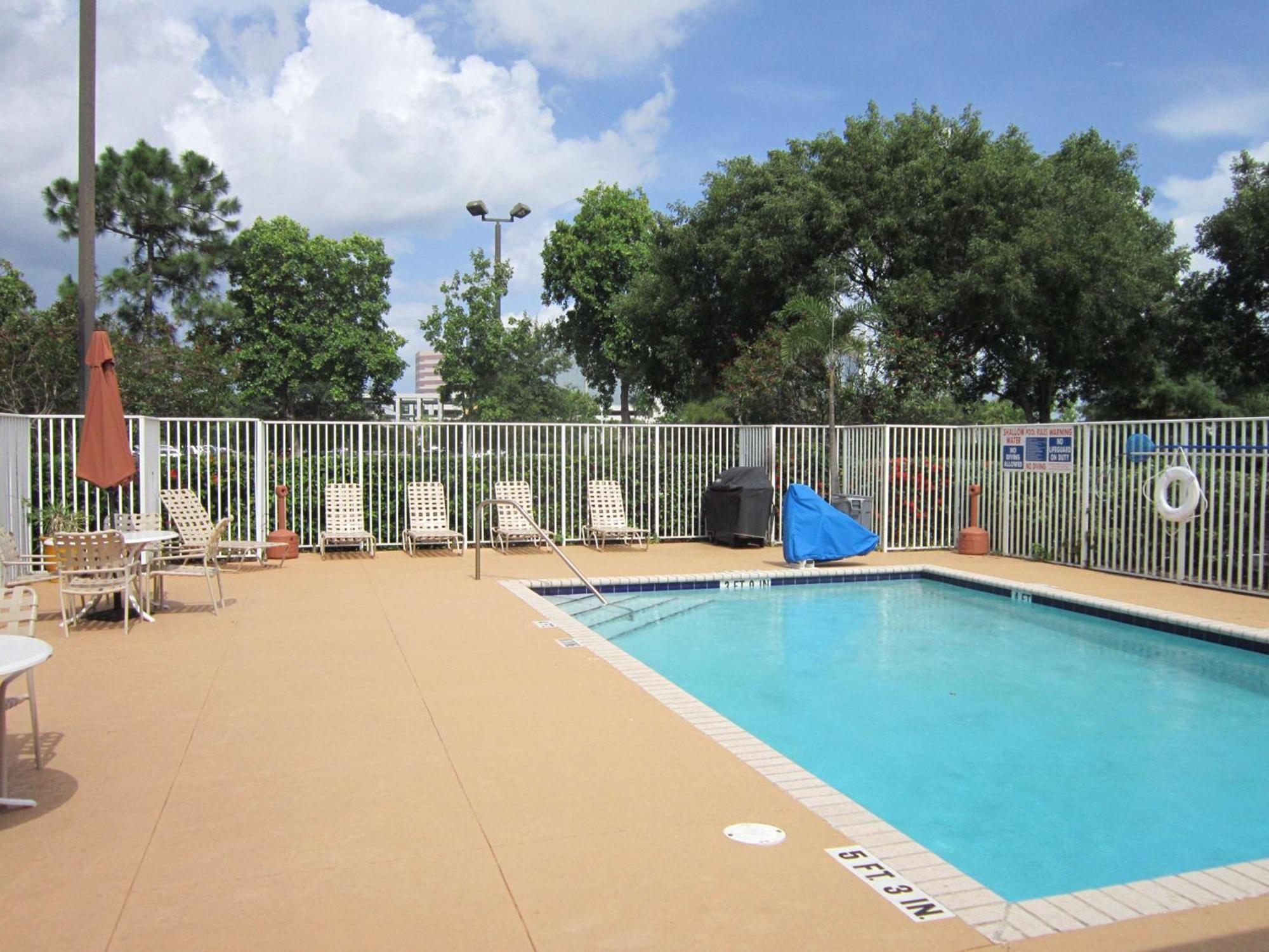 Extended Stay America Suites - Fort Lauderdale - Cypress Creek - Nw 6Th Way Zewnętrze zdjęcie