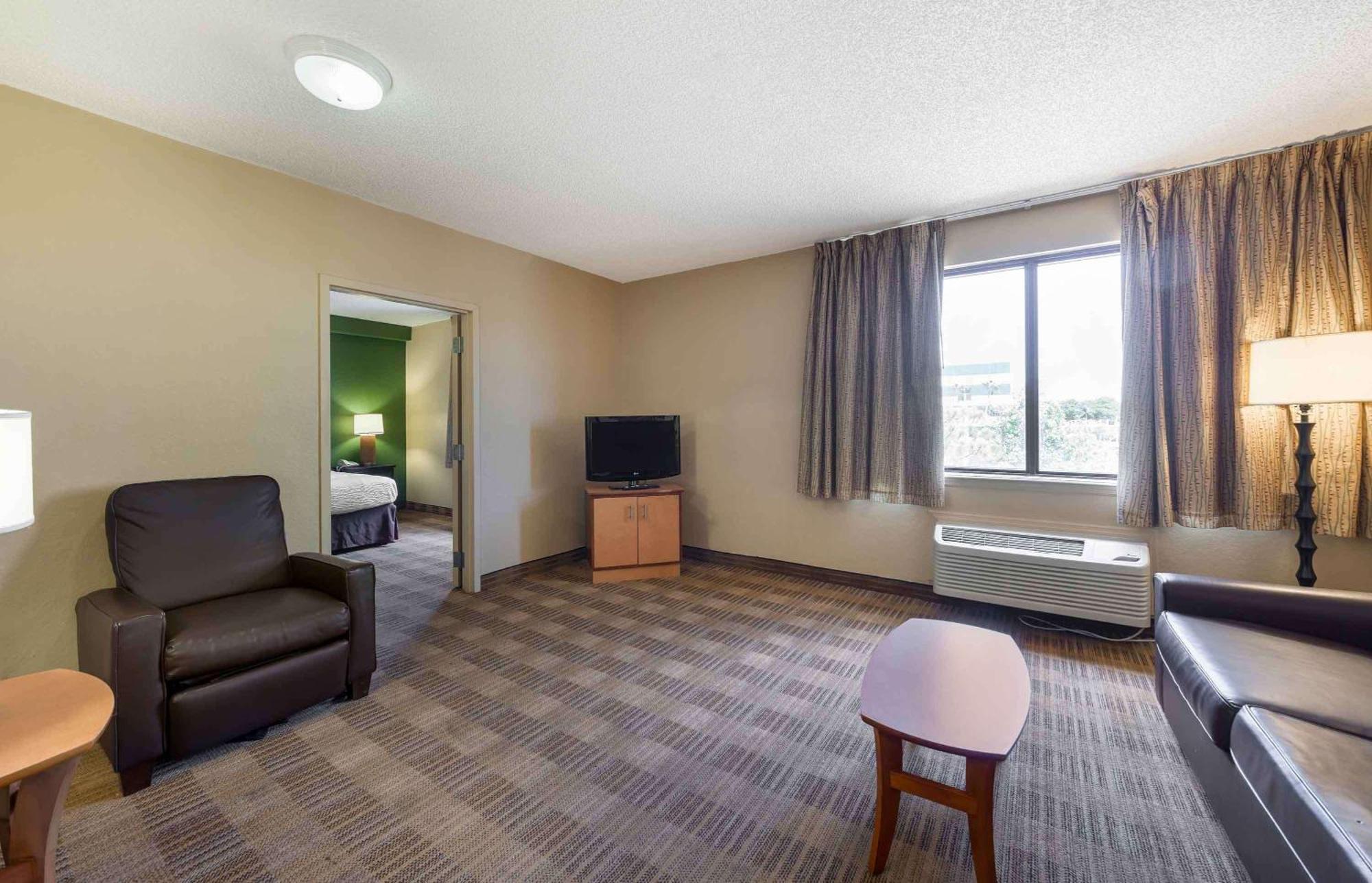Extended Stay America Suites - Fort Lauderdale - Cypress Creek - Nw 6Th Way Zewnętrze zdjęcie